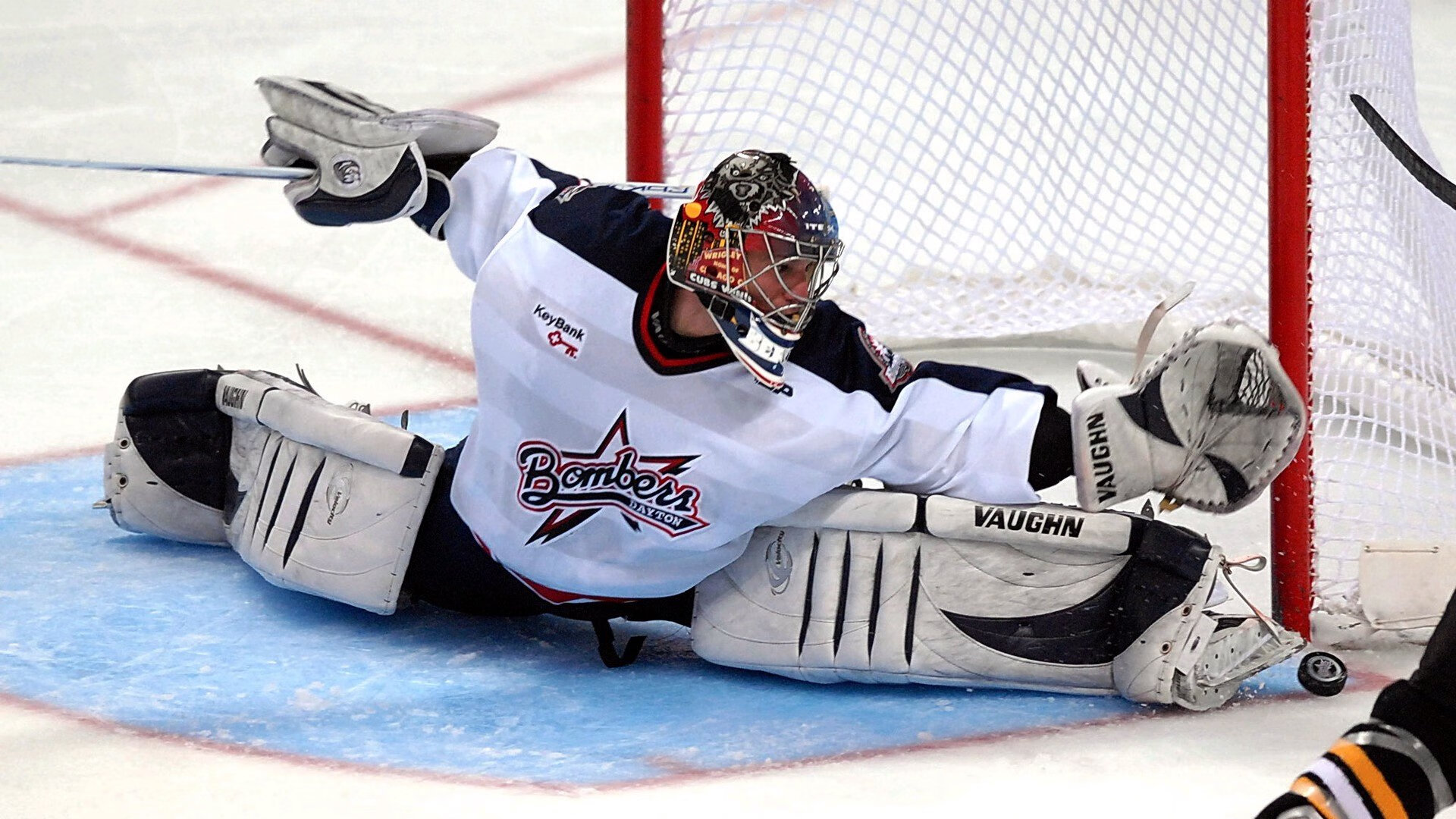 世界杯:阿根廷门将艾米利亚诺·马丁内斯因挑衅动作引发公然争议